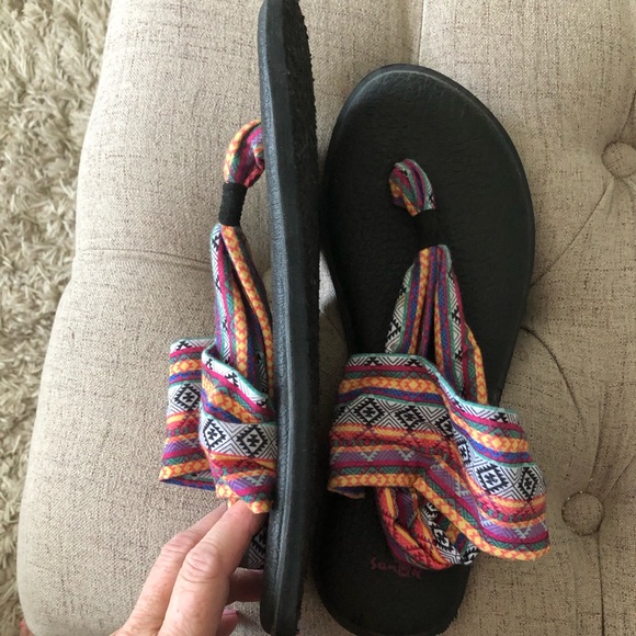 Sanuk sandals - Picture 2 of 3